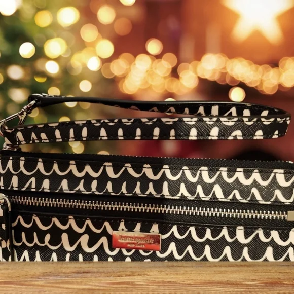 Kate Spade NEW Shore Street Pop Scallop TinieWristlet Ret. $119 - Picture 8 of 9